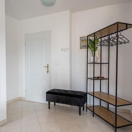 Charmante Wohnung Fusslaeufig Zum Meer In Funtana Exterior photo