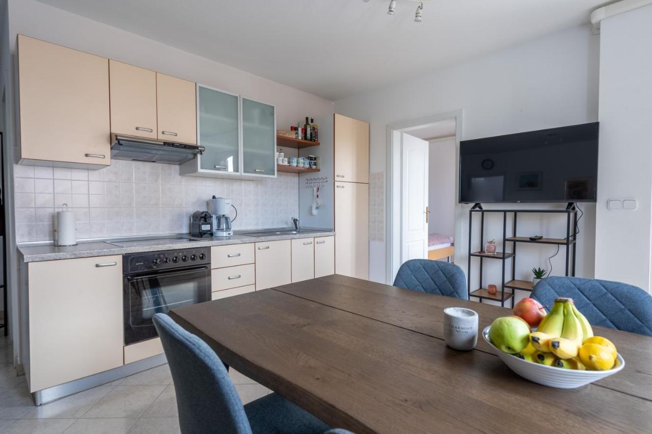 Charmante Wohnung Fusslaeufig Zum Meer In Funtana Exterior photo